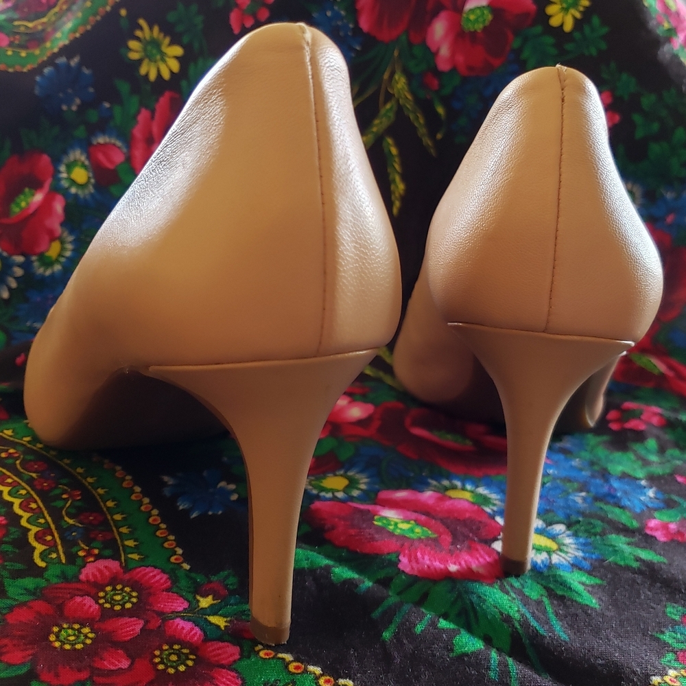 Gianni Bini Heels - Picture 4 of 6